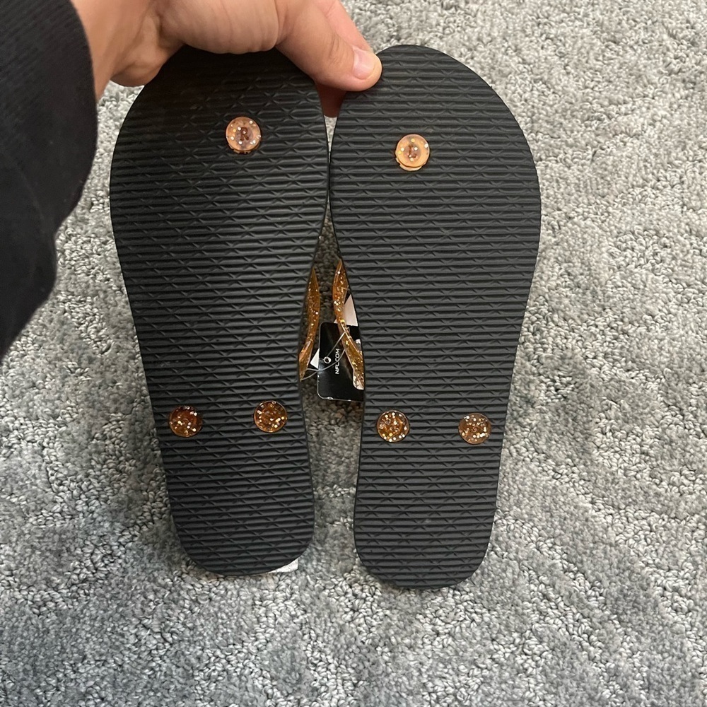 FOCO NFL Bengals NWT Sandals Size Small - Picture 6 of 6
